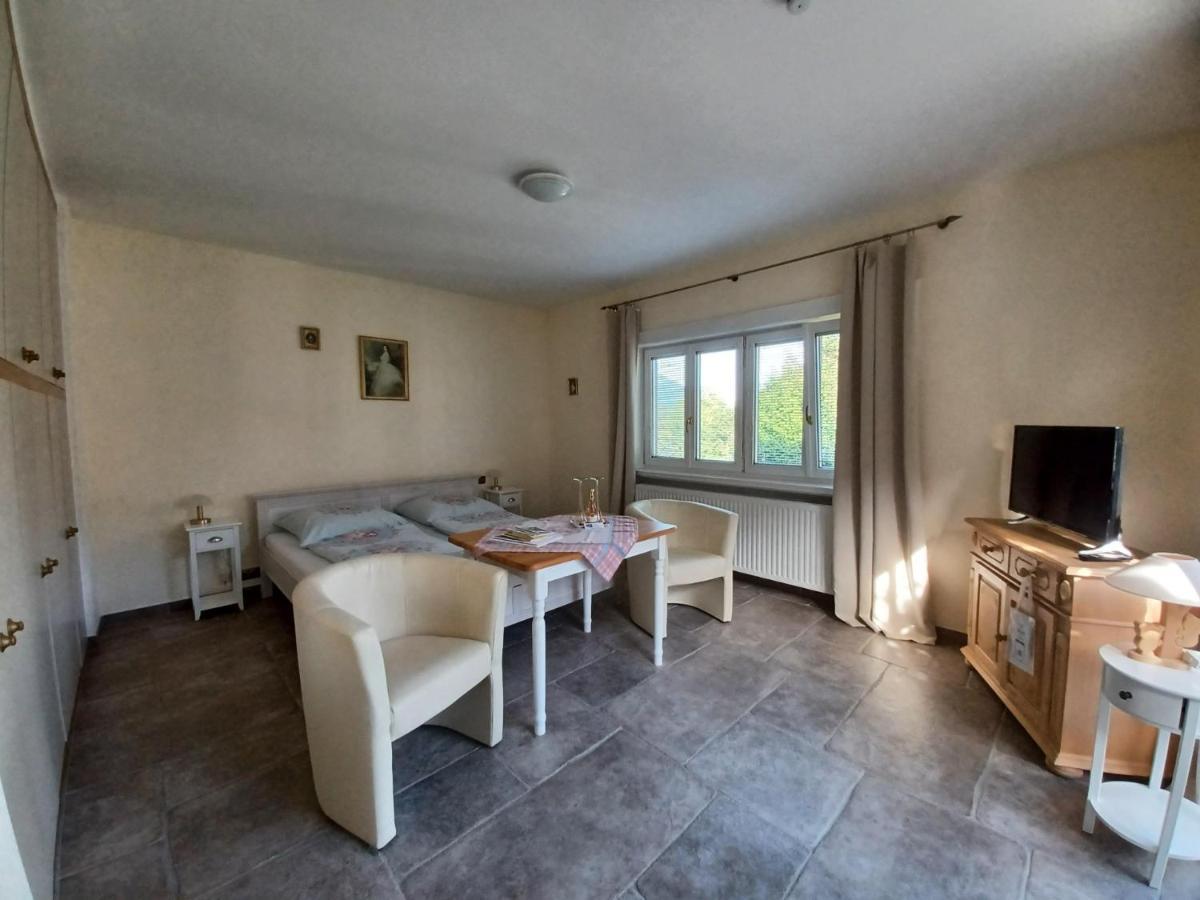 Apartment Romy Mit 3 Gaestezimmer *